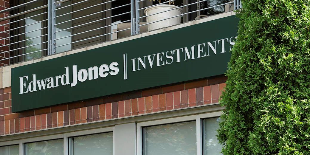 Edward Jones gatekeepers drop T. Rowe from $1.8bn Bridge Builder fund