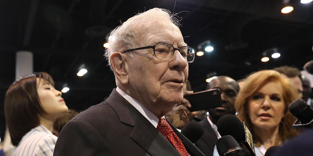 Buffett Can T Find Attractive Buys As He Dumps 7bn Airline